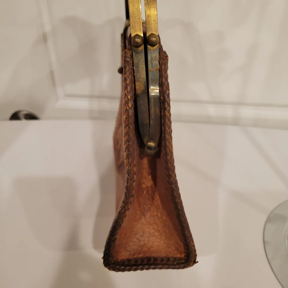 VINTAGE LEATHER HAND TOOLED PURSE WITH SUEDE INTERIOR. BRASS HARDWARE - Picture 8 of 15